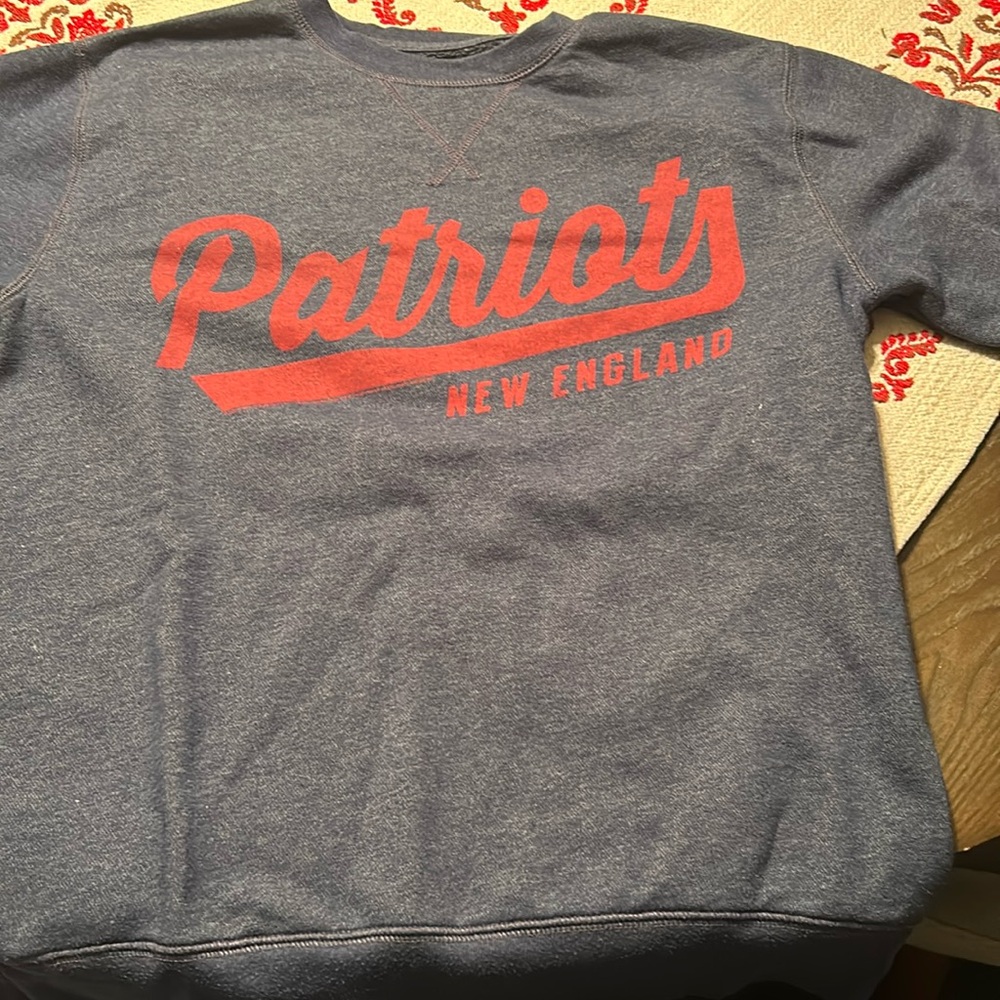 super cute patriots crewneck